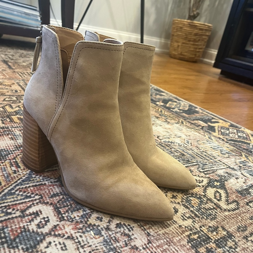 Steve Madden tan suede ankle boot